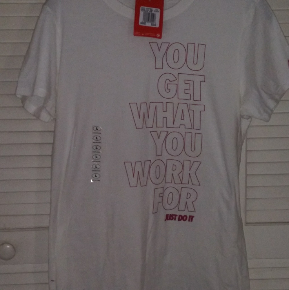 New never worn Nike T-shirt